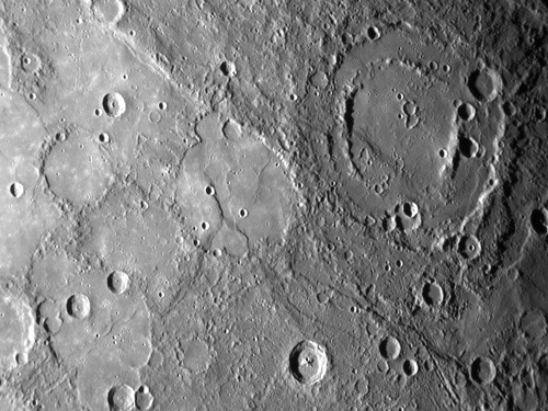 Forrás: NASA, JHUALP, Carnagie)