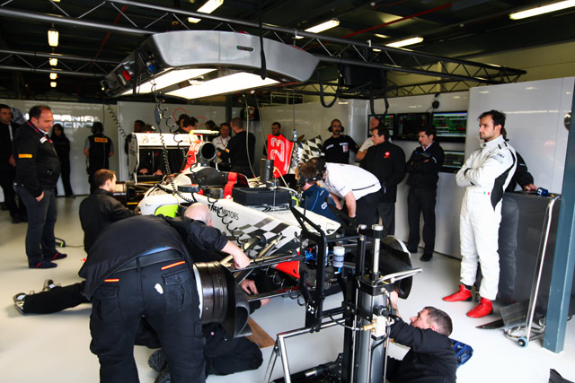 Forrás: Hispania Racing Forrás: Hispania Racing