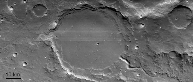 Forr�s: NASA, JPL, UA, LPL